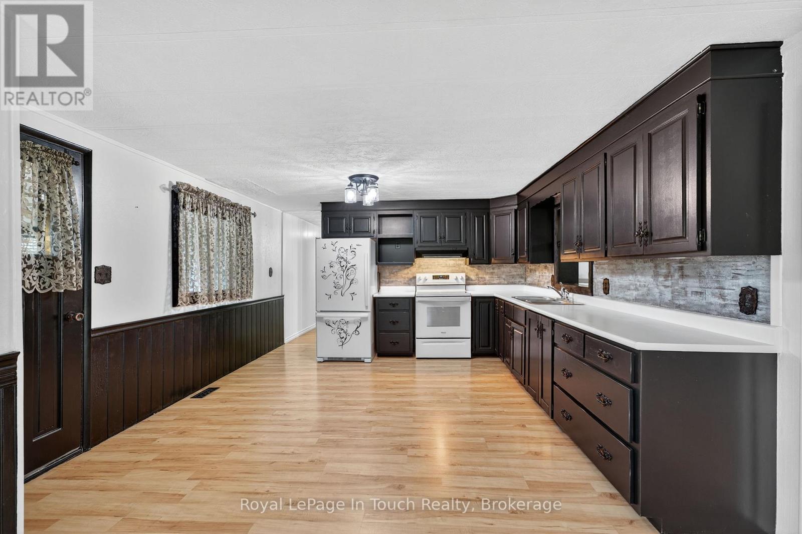 












17077 HIGHWAY 12

,
Midland,




Ontario
L4R4K3

