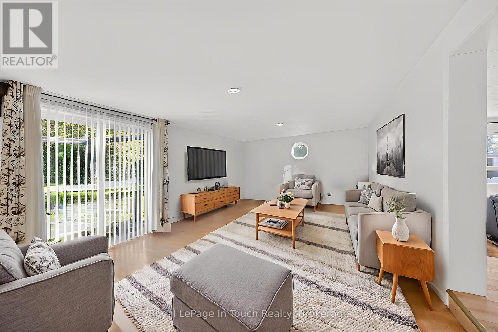 












17077 HIGHWAY 12

,
Midland,




Ontario
L4R4K3

