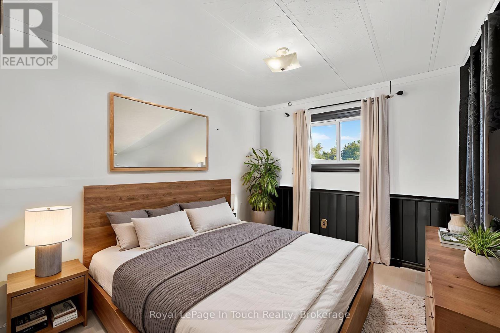 












17077 HIGHWAY 12

,
Midland,




Ontario
L4R4K3

