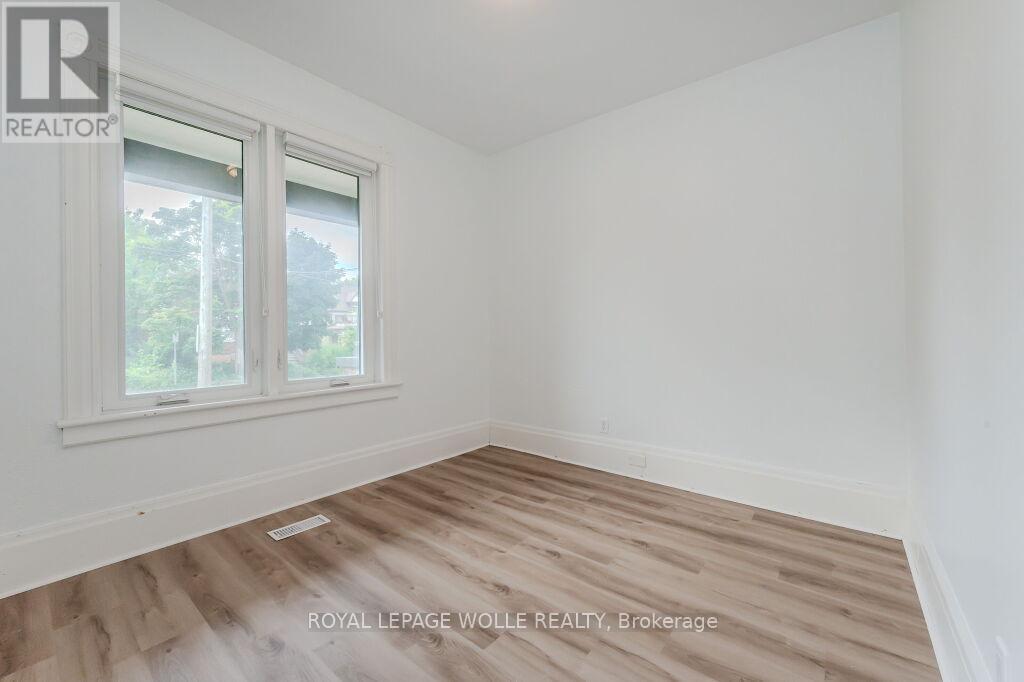 












76 WELLINGTON STREET N

,
Kitchener,




Ontario
N2H5J6

