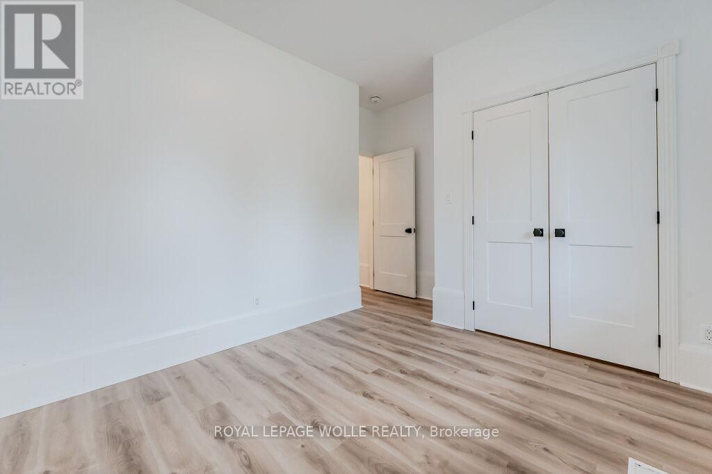 












76 WELLINGTON STREET N

,
Kitchener,




Ontario
N2H5J6

