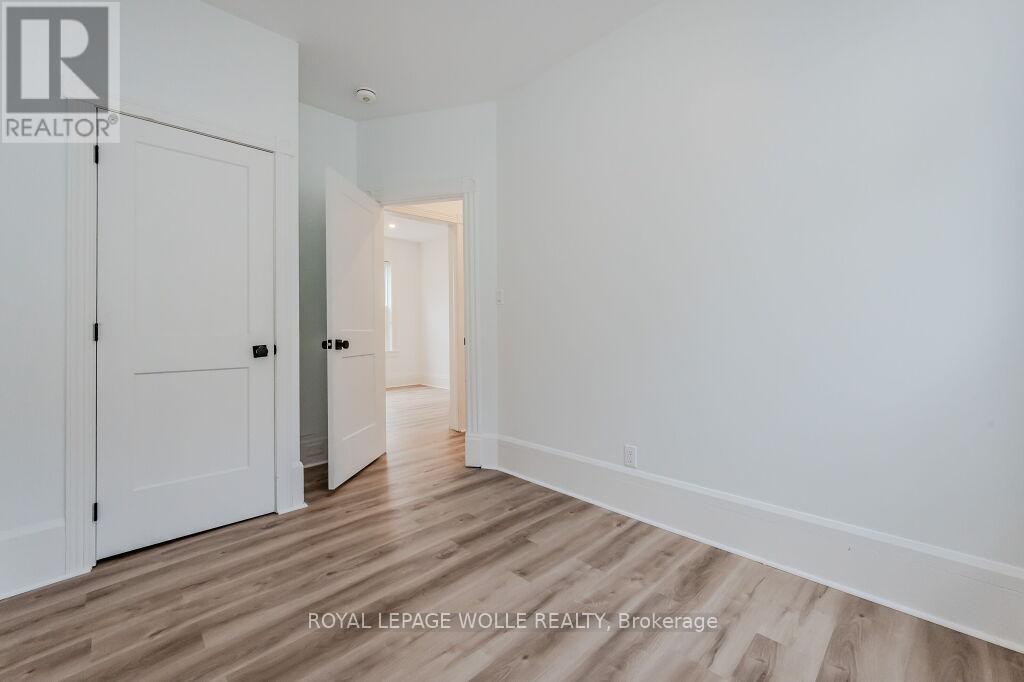 












76 WELLINGTON STREET N

,
Kitchener,




Ontario
N2H5J6


