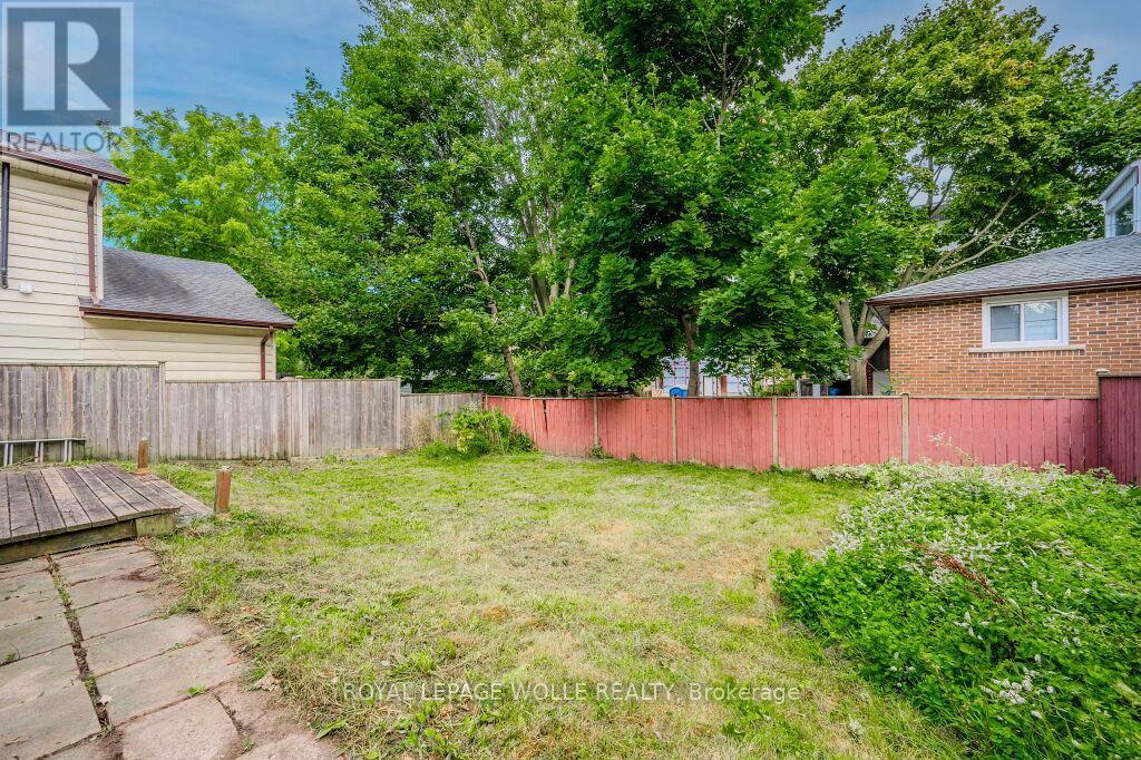 












76 WELLINGTON STREET N

,
Kitchener,




Ontario
N2H5J6

