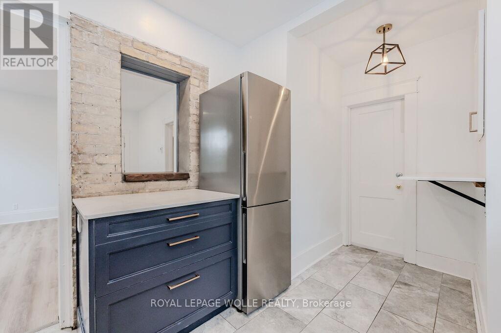 












76 WELLINGTON STREET N

,
Kitchener,




Ontario
N2H5J6

