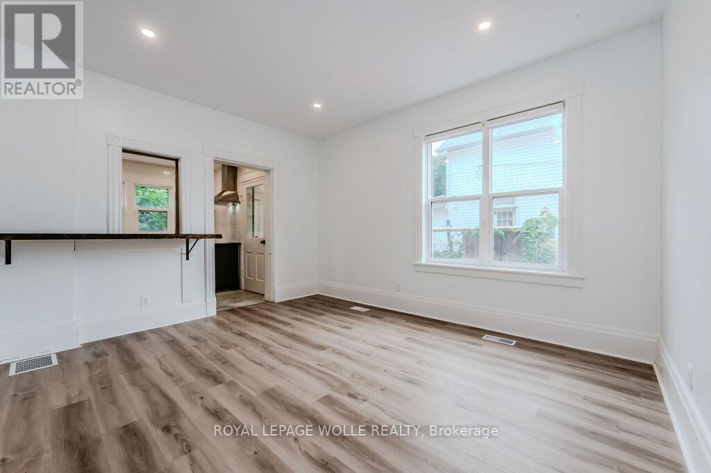 












76 WELLINGTON STREET N

,
Kitchener,




Ontario
N2H5J6


