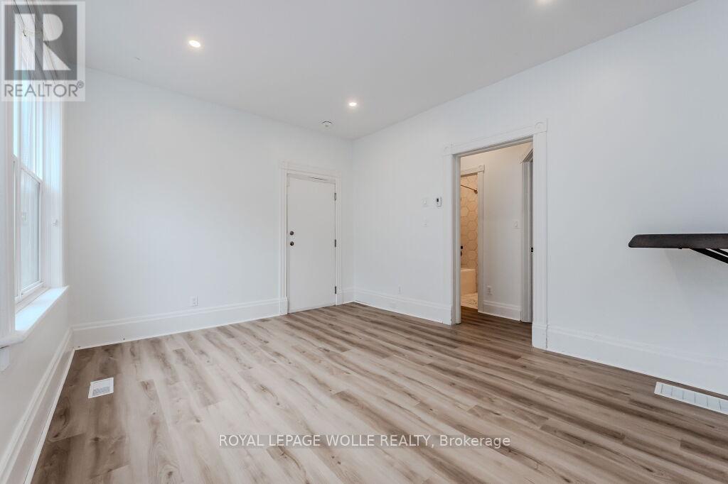 












76 WELLINGTON STREET N

,
Kitchener,




Ontario
N2H5J6

