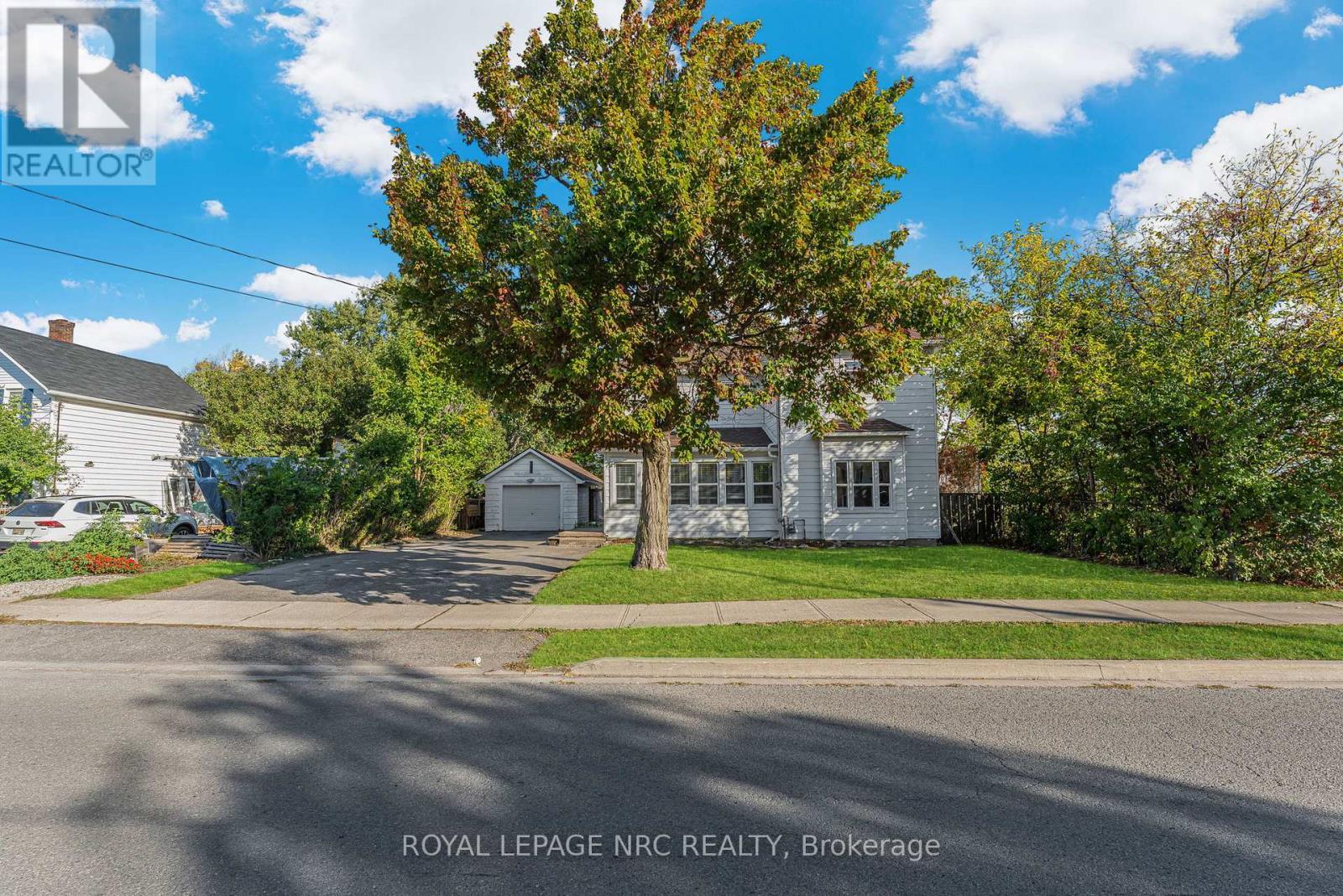 












204 GILMORE ROAD

,
Fort Erie (Central),




Ontario
L2A2M3


