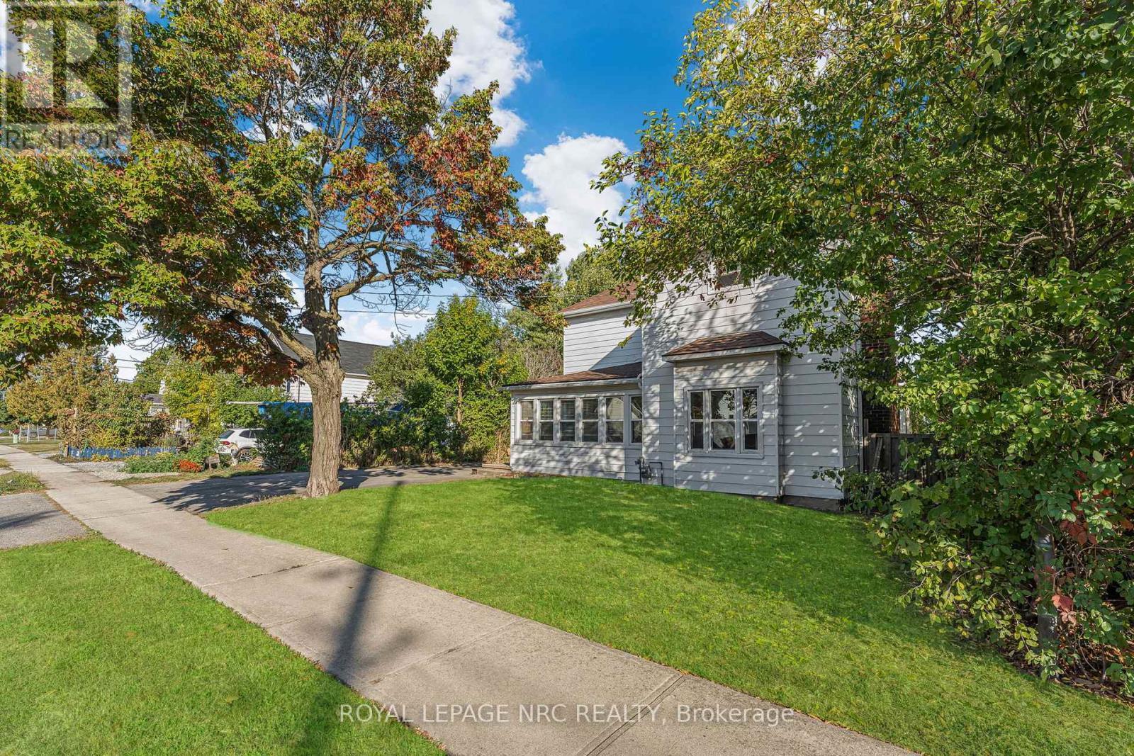 












204 GILMORE ROAD

,
Fort Erie (Central),




Ontario
L2A2M3

