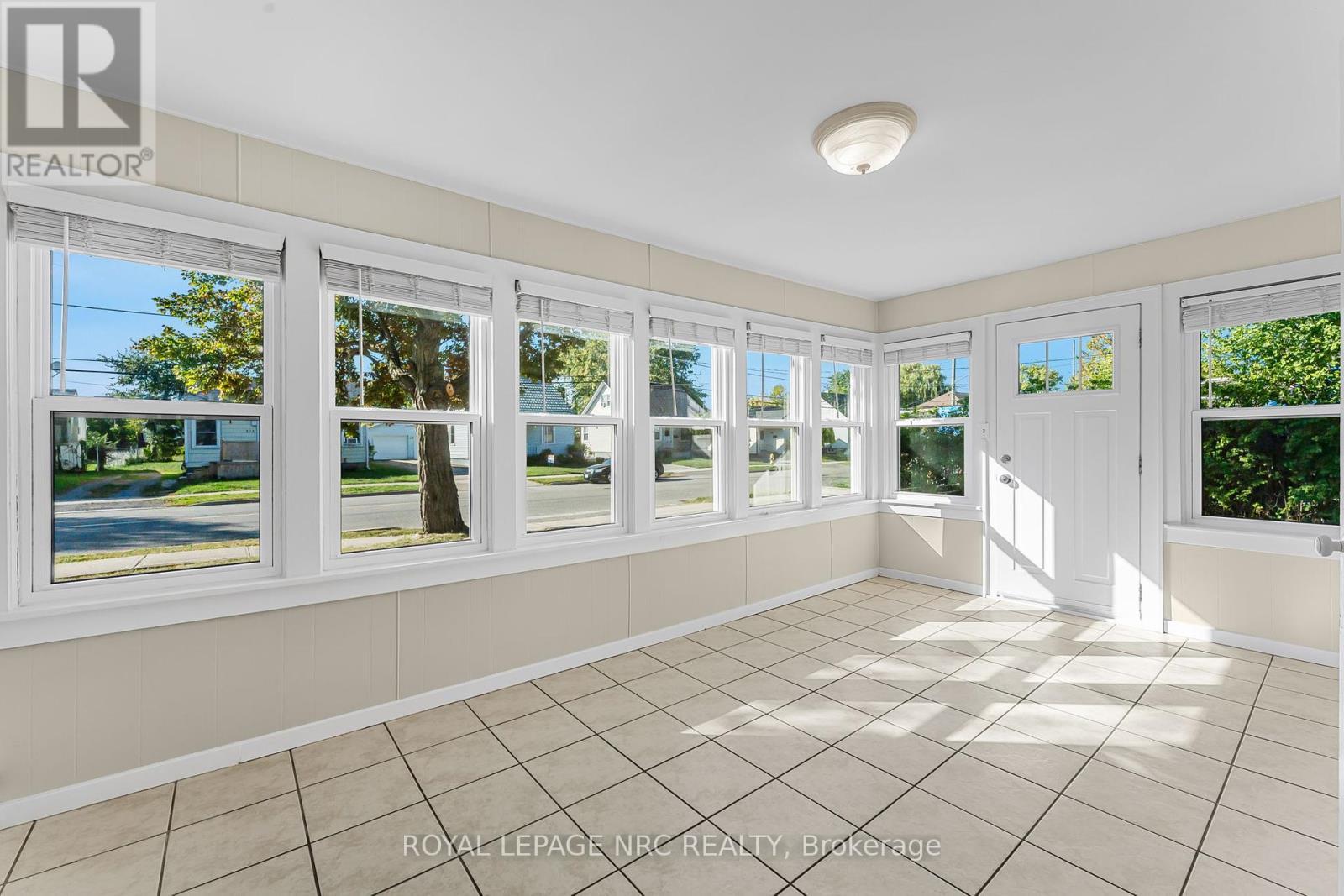 












204 GILMORE ROAD

,
Fort Erie (Central),




Ontario
L2A2M3

