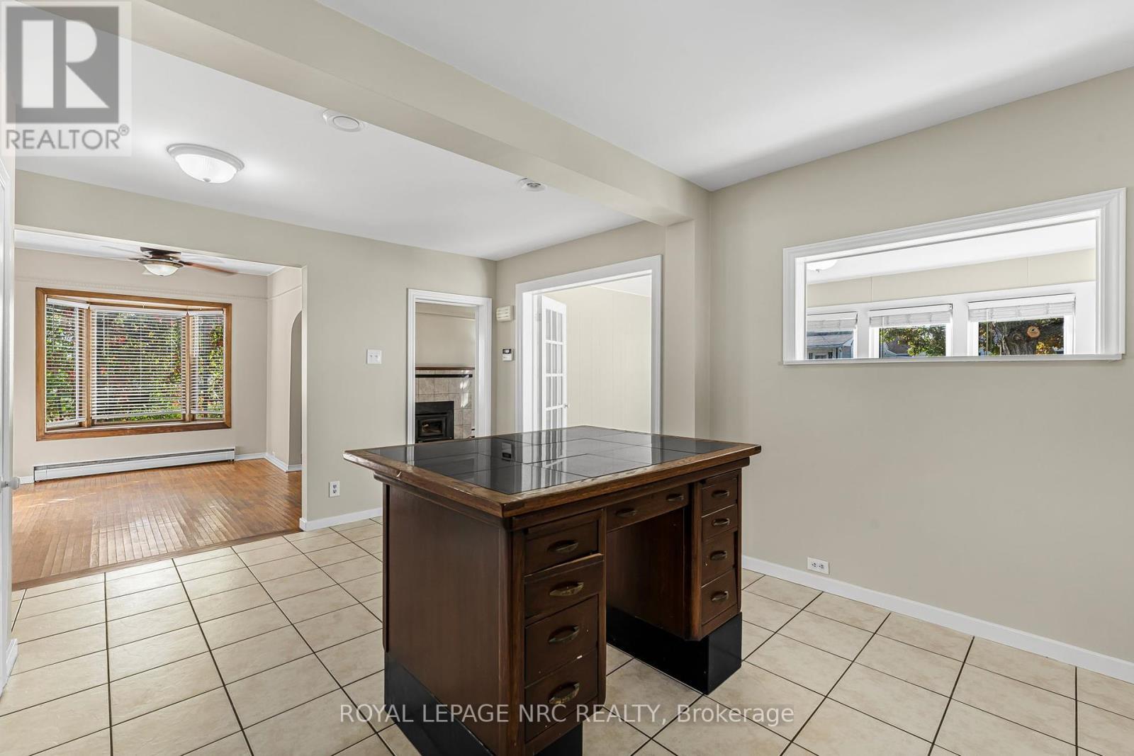 












204 GILMORE ROAD

,
Fort Erie (Central),




Ontario
L2A2M3

