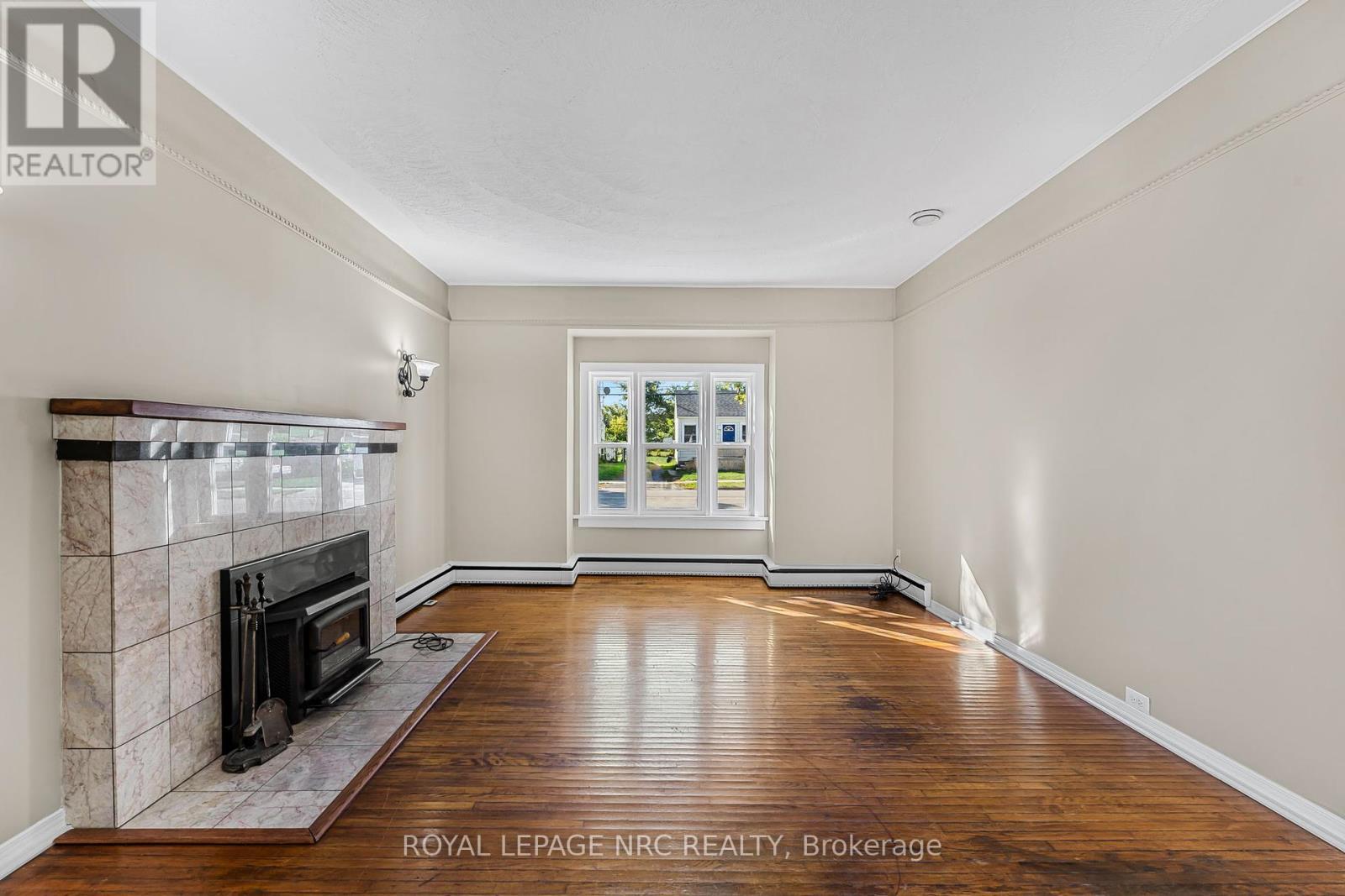 












204 GILMORE ROAD

,
Fort Erie (Central),




Ontario
L2A2M3


