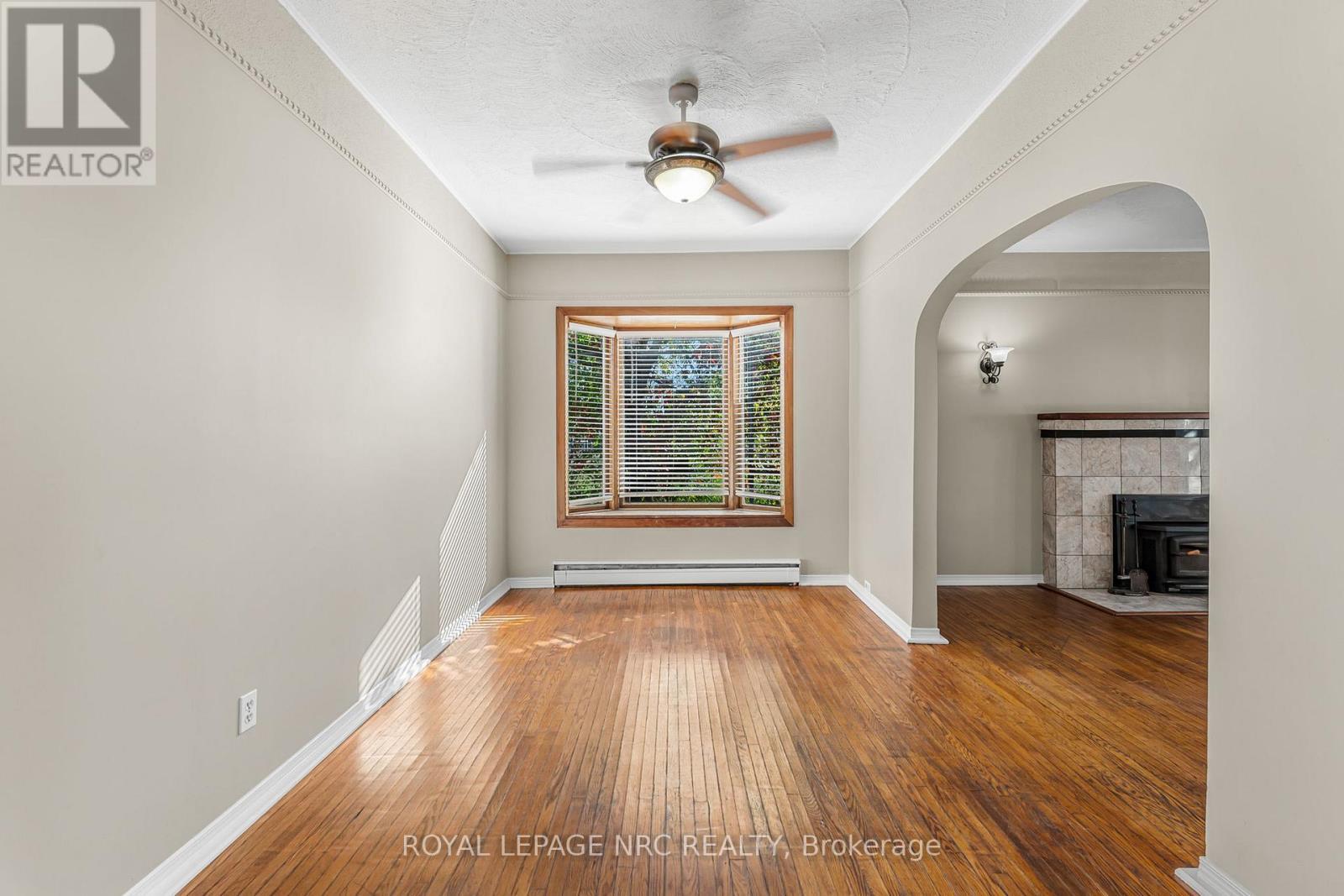 












204 GILMORE ROAD

,
Fort Erie (Central),




Ontario
L2A2M3

