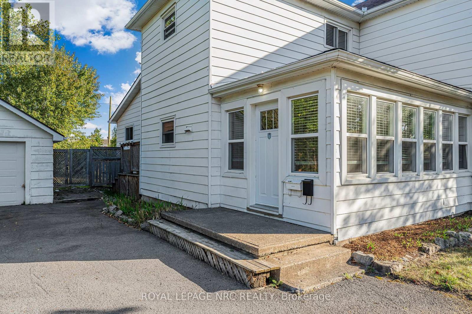 












204 GILMORE ROAD

,
Fort Erie (Central),




Ontario
L2A2M3

