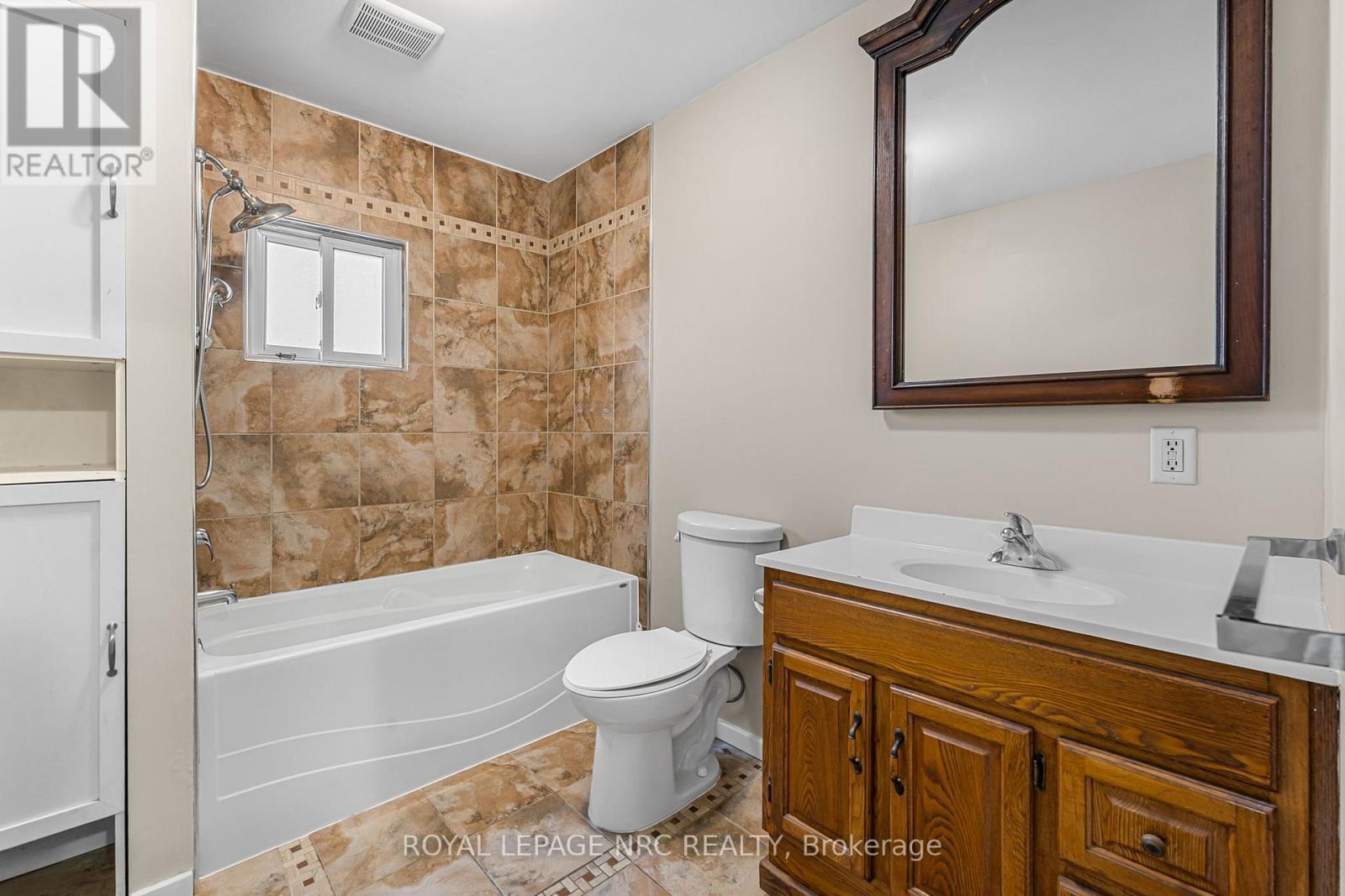 












204 GILMORE ROAD

,
Fort Erie (Central),




Ontario
L2A2M3

