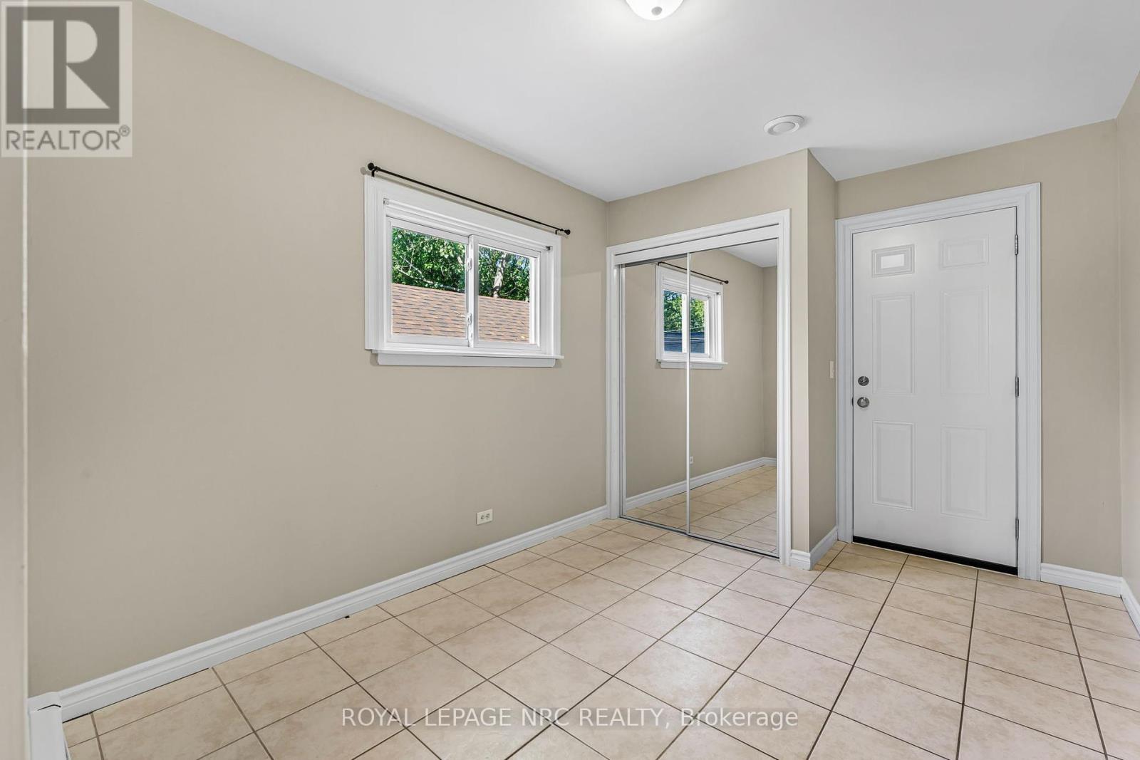












204 GILMORE ROAD

,
Fort Erie (Central),




Ontario
L2A2M3

