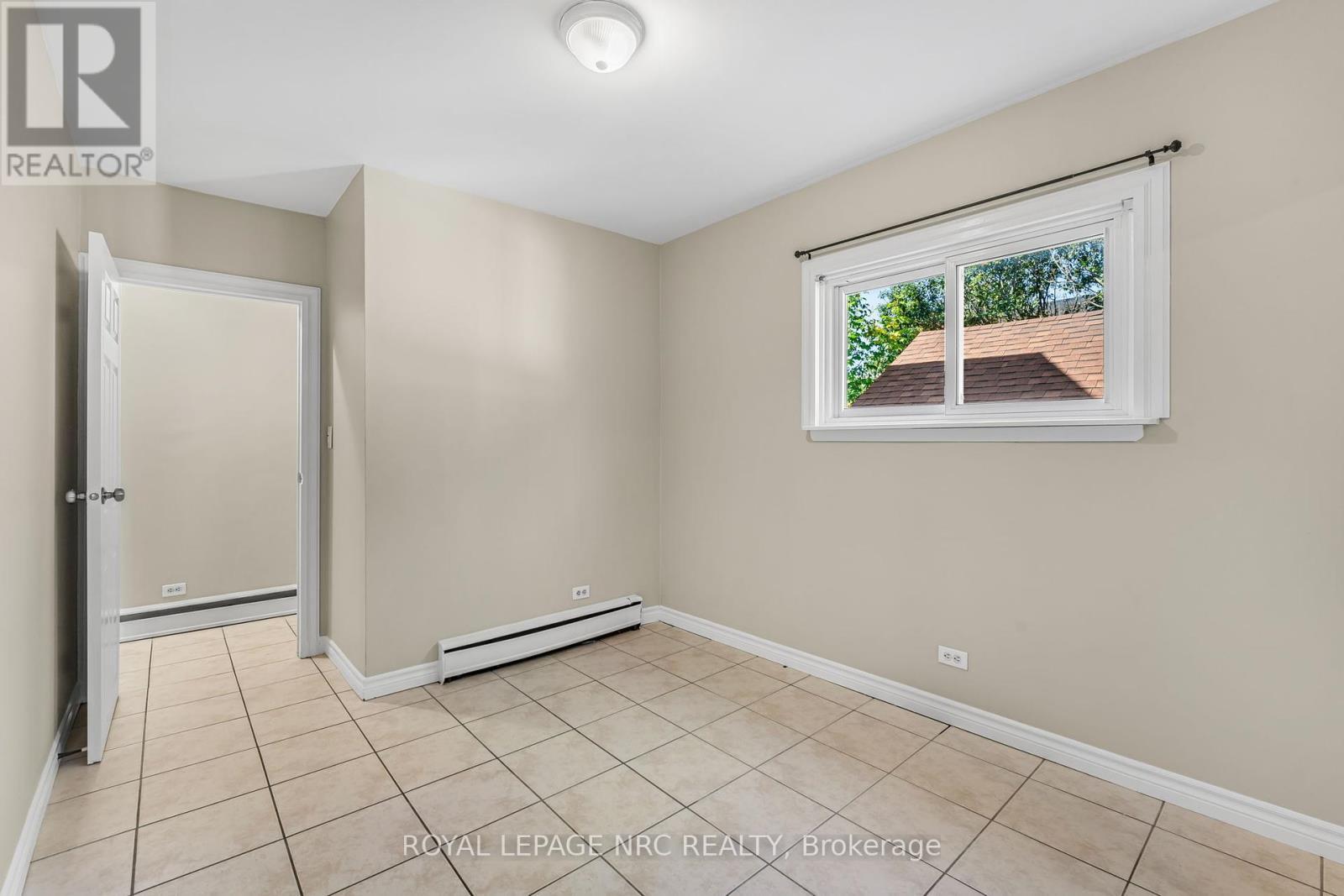 












204 GILMORE ROAD

,
Fort Erie (Central),




Ontario
L2A2M3

