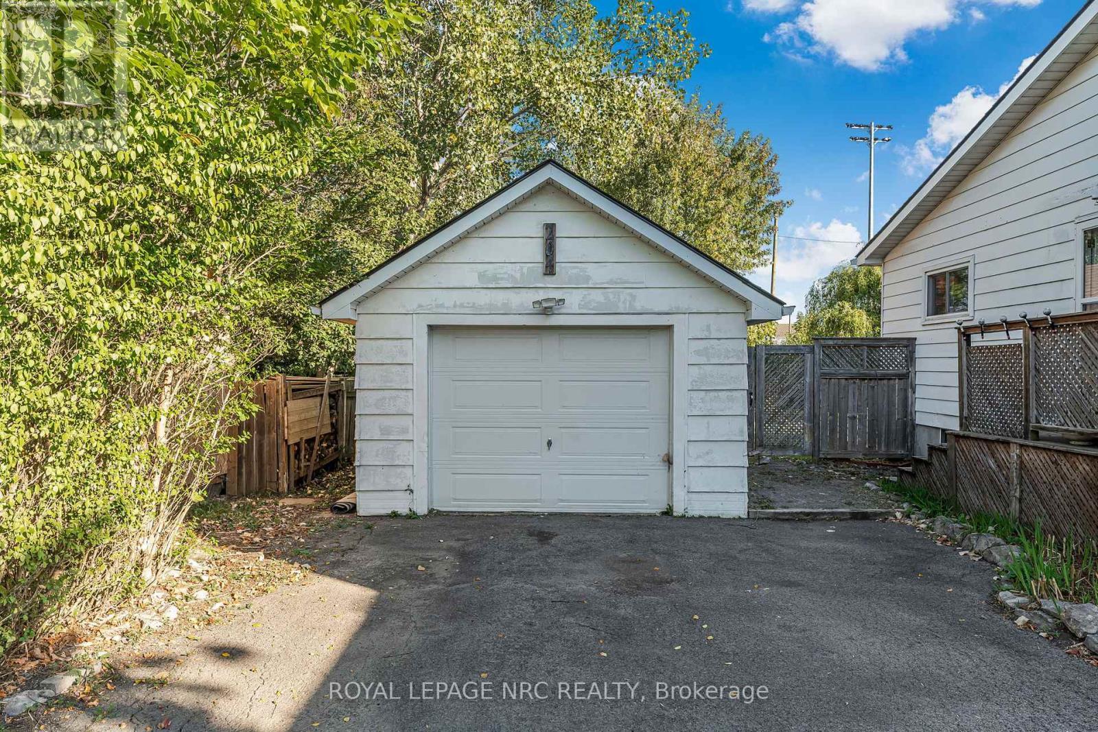 












204 GILMORE ROAD

,
Fort Erie (Central),




Ontario
L2A2M3


