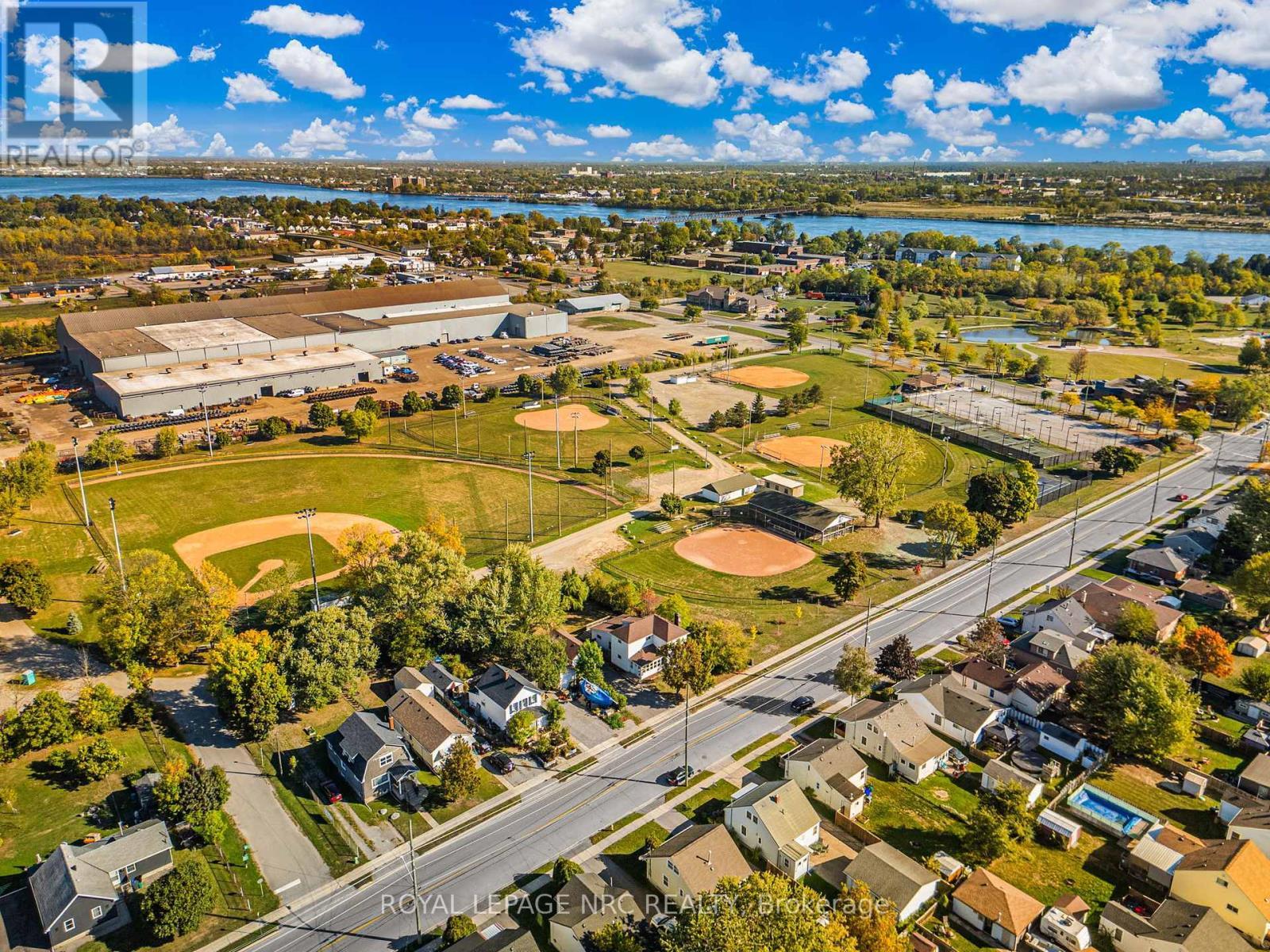 












204 GILMORE ROAD

,
Fort Erie (Central),




Ontario
L2A2M3

