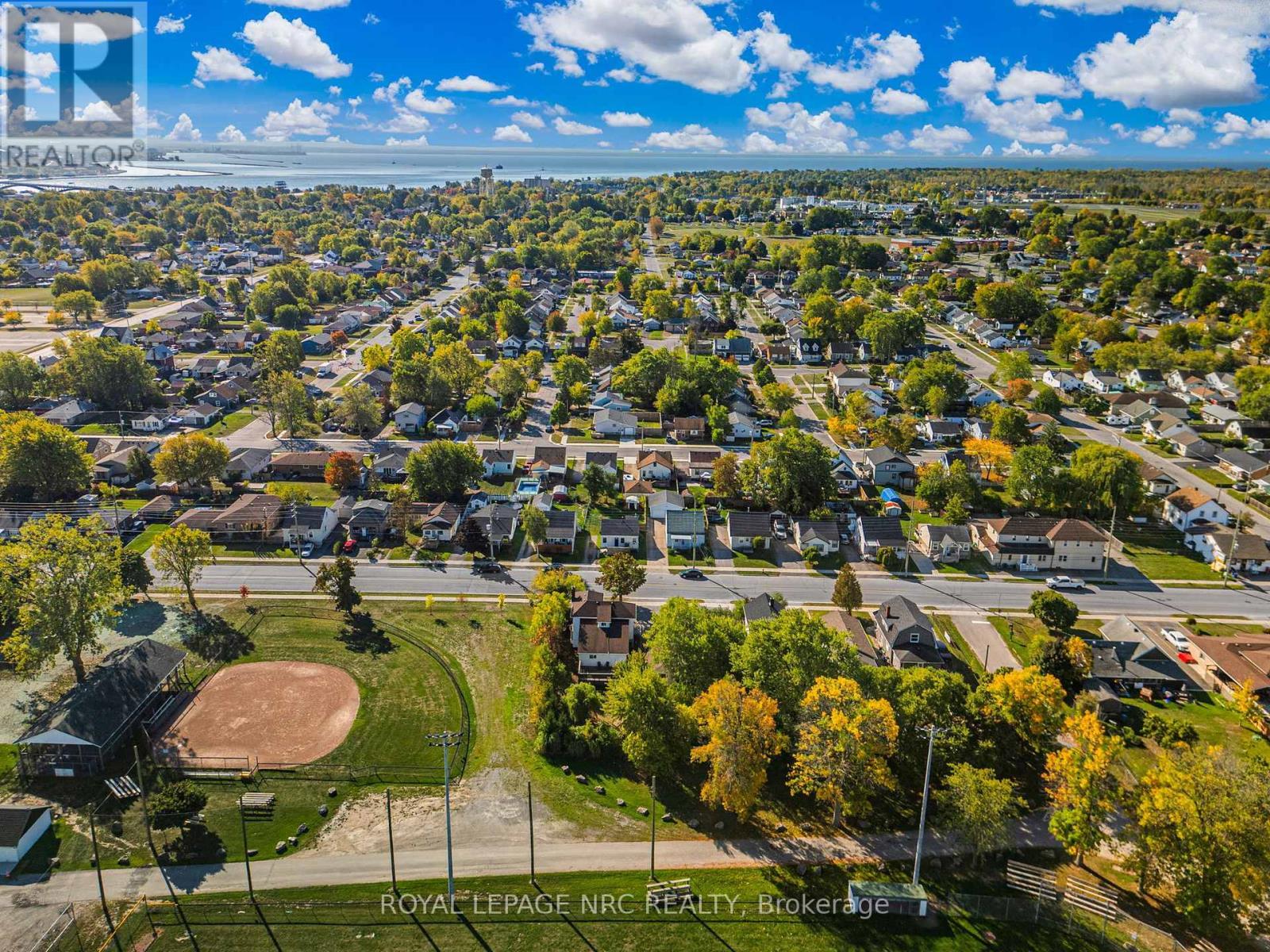 












204 GILMORE ROAD

,
Fort Erie (Central),




Ontario
L2A2M3

