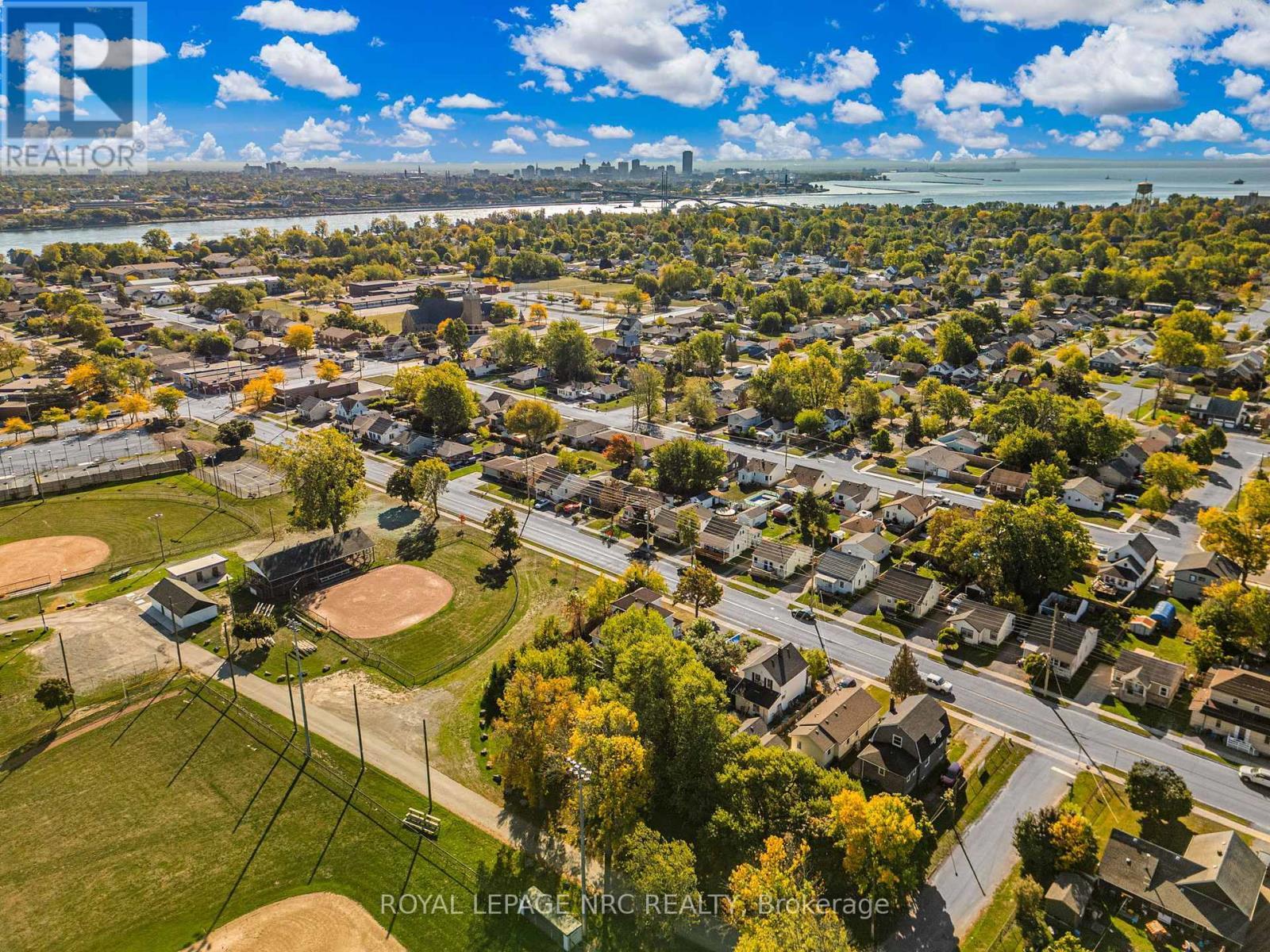 












204 GILMORE ROAD

,
Fort Erie (Central),




Ontario
L2A2M3

