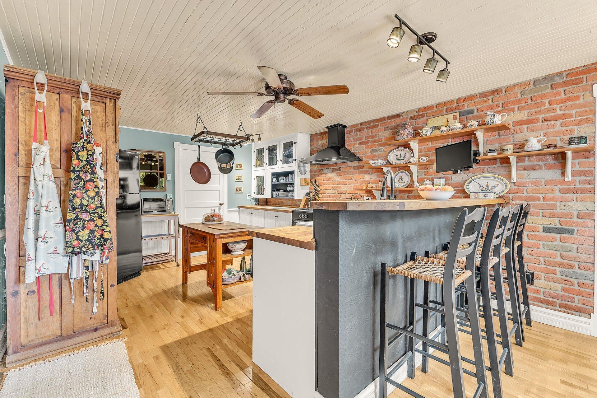 









21


Rue des Chardonnerets

,
Val-des-Monts,




QC
J8N5C3

