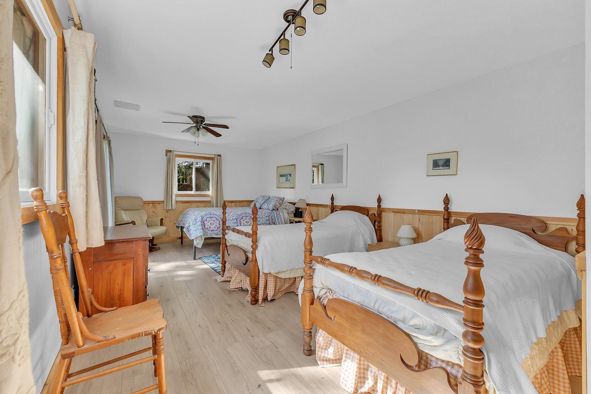 









21


Rue des Chardonnerets

,
Val-des-Monts,




QC
J8N5C3

