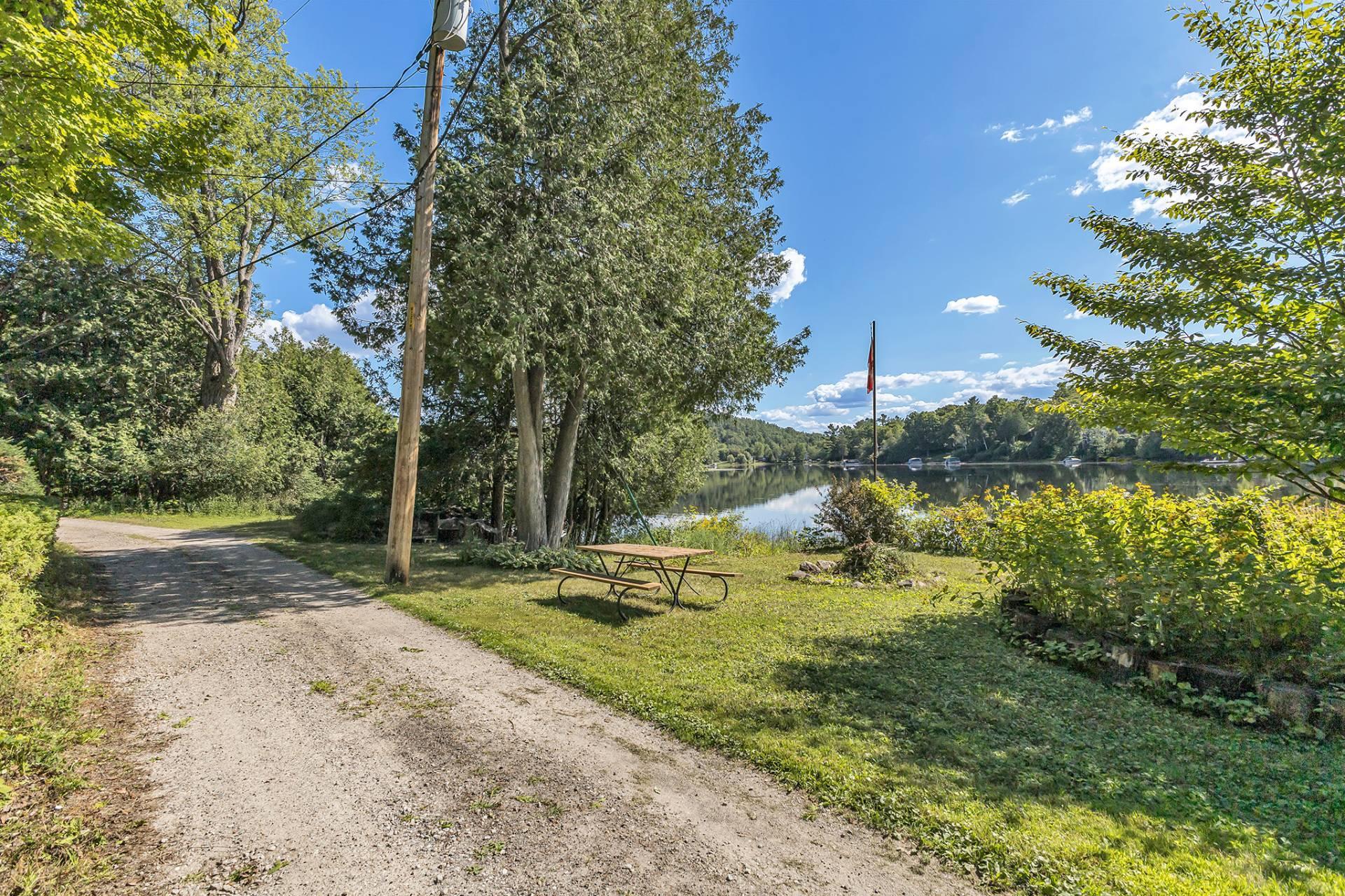 









21


Rue des Chardonnerets

,
Val-des-Monts,




QC
J8N5C3

