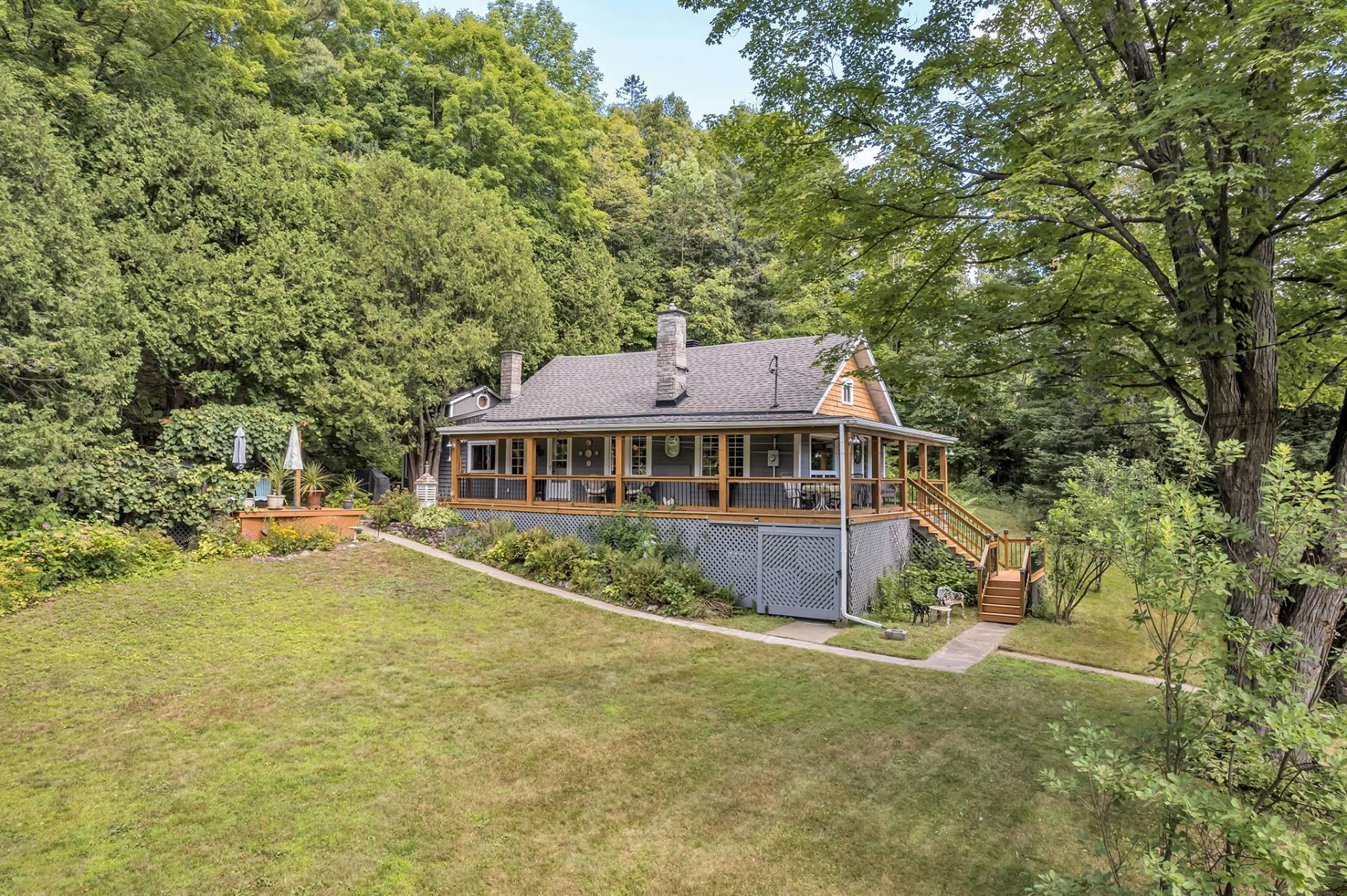 









21


Rue des Chardonnerets

,
Val-des-Monts,




QC
J8N5C3

