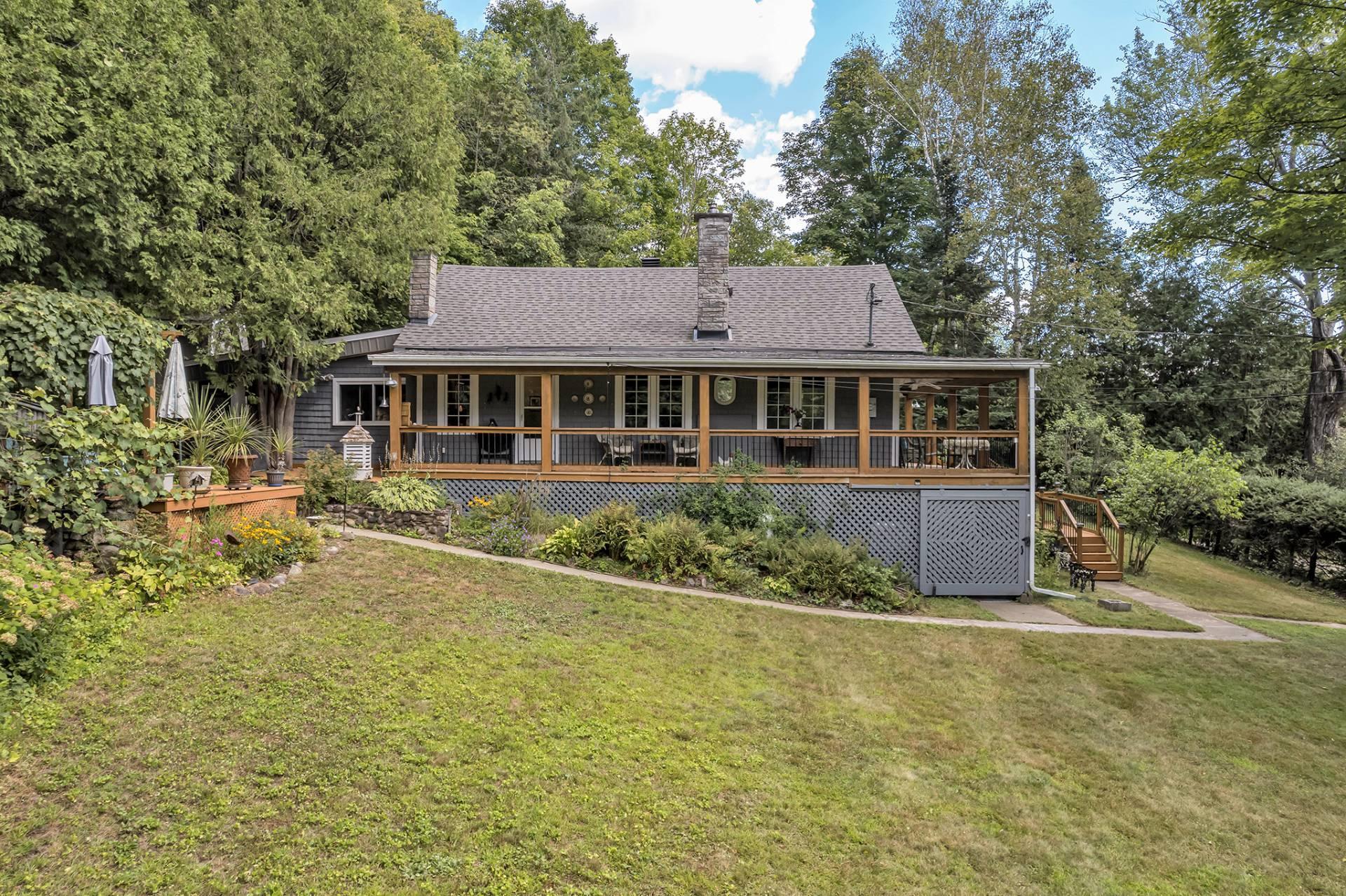 









21


Rue des Chardonnerets

,
Val-des-Monts,




QC
J8N5C3

