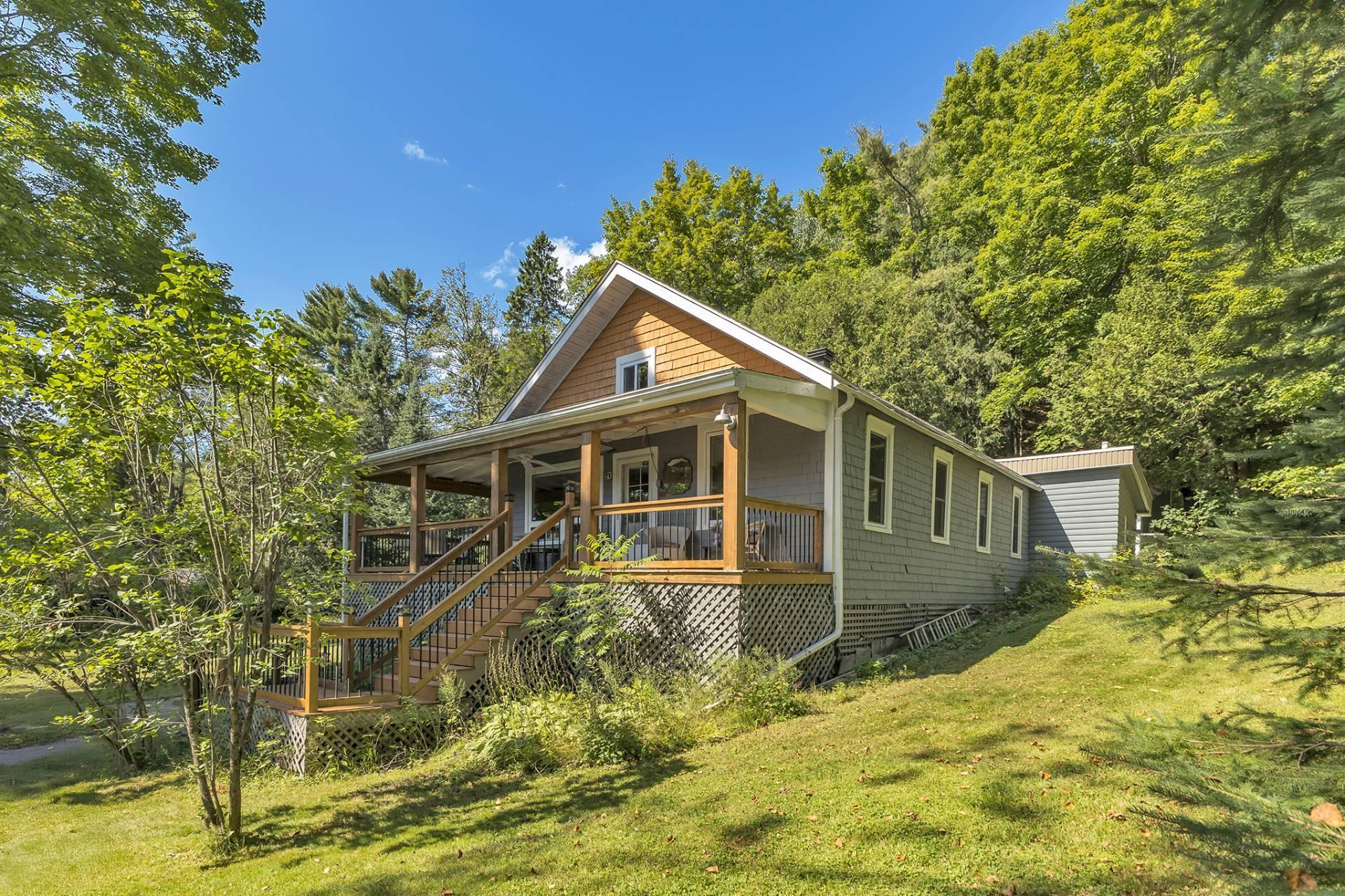 









21


Rue des Chardonnerets

,
Val-des-Monts,




QC
J8N5C3

