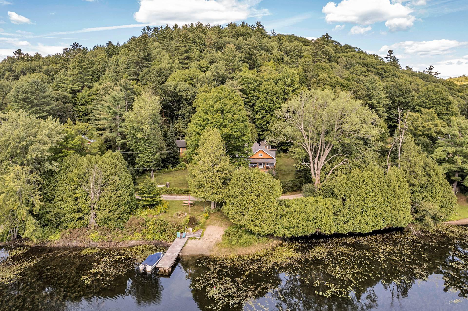 









21


Rue des Chardonnerets

,
Val-des-Monts,




QC
J8N5C3


