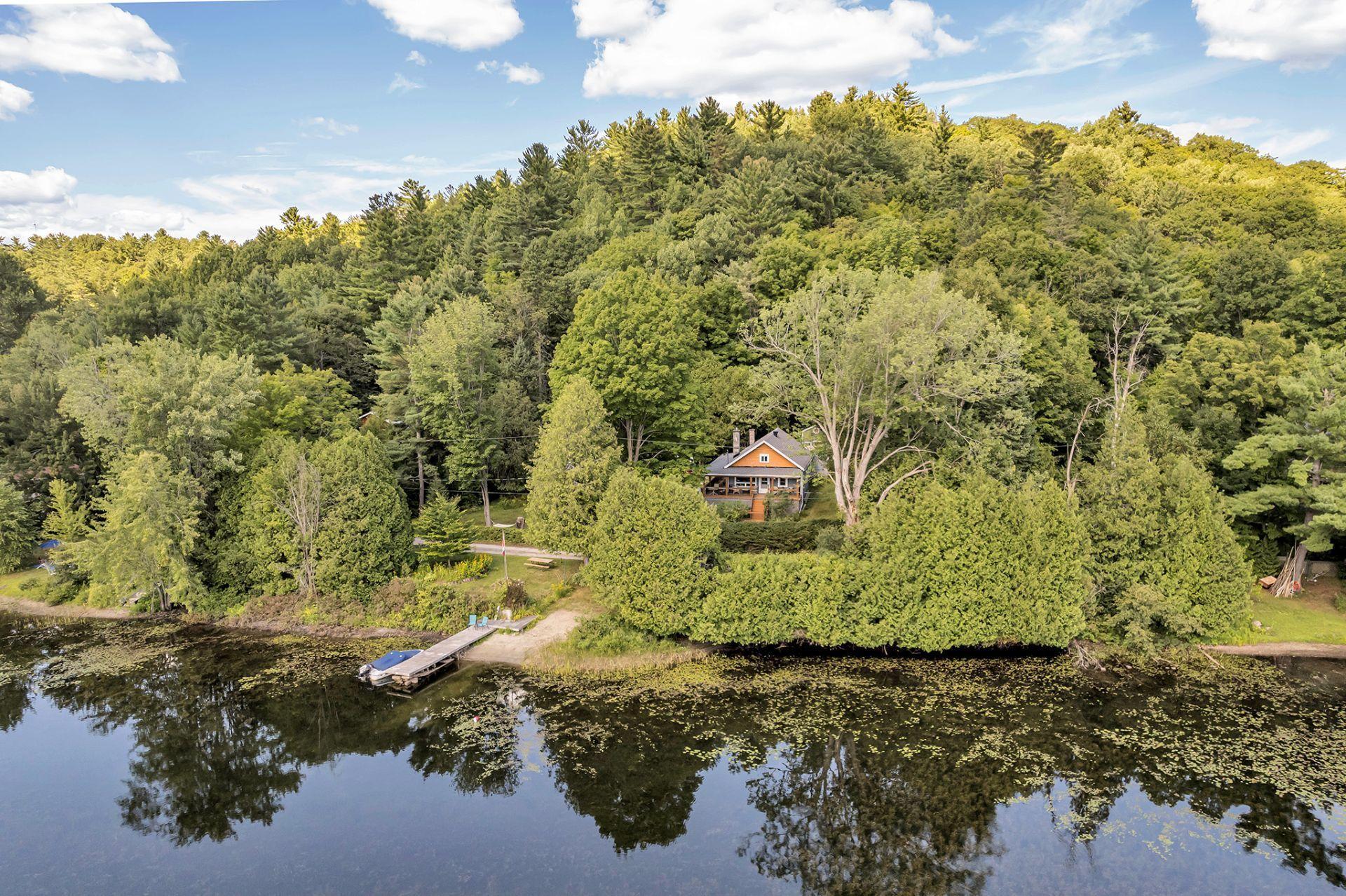 









21


Rue des Chardonnerets

,
Val-des-Monts,




QC
J8N5C3

