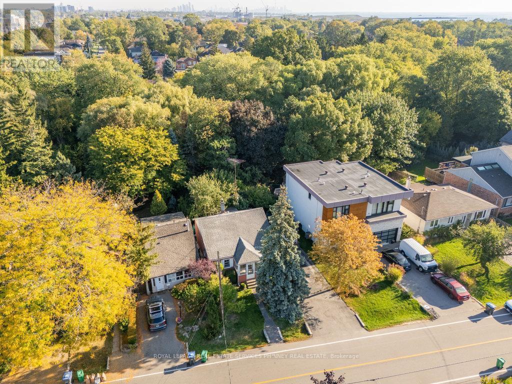 












945 BEECHWOOD AVENUE

,
Mississauga,




Ontario
L5G4E3

