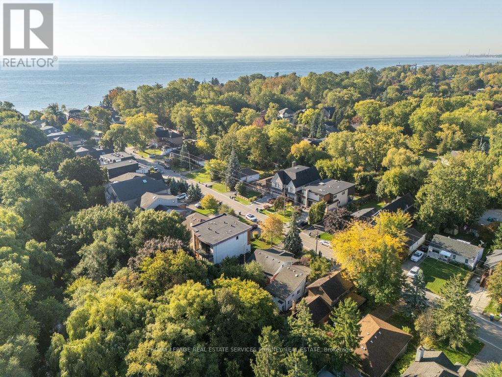 












945 BEECHWOOD AVENUE

,
Mississauga,




Ontario
L5G4E3

