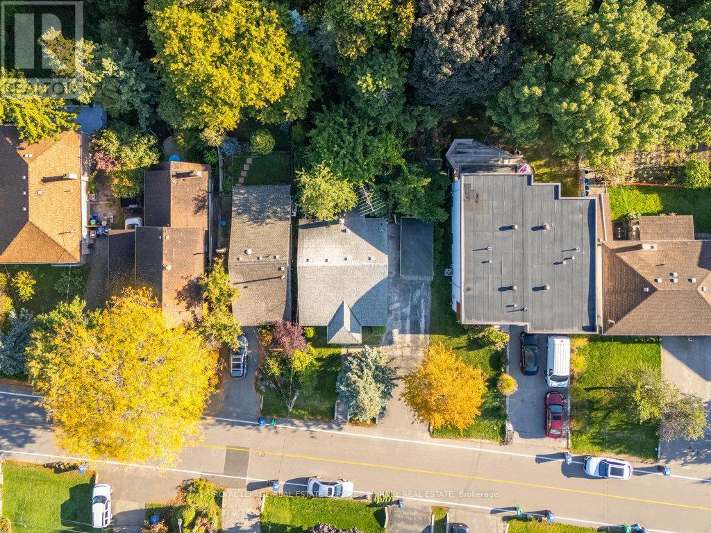 












945 BEECHWOOD AVENUE

,
Mississauga,




Ontario
L5G4E3

