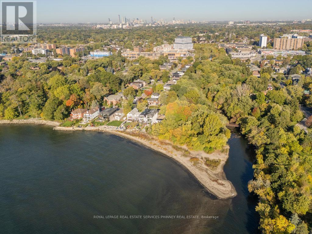 












945 BEECHWOOD AVENUE

,
Mississauga,




Ontario
L5G4E3

