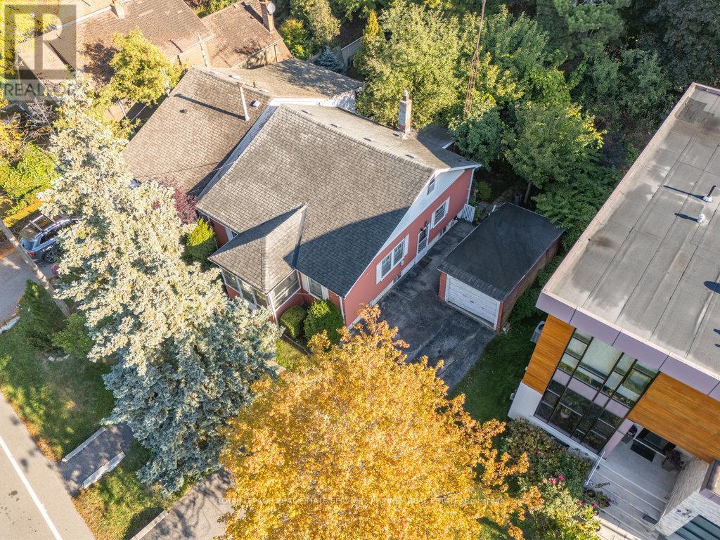 












945 BEECHWOOD AVENUE

,
Mississauga,




Ontario
L5G4E3

