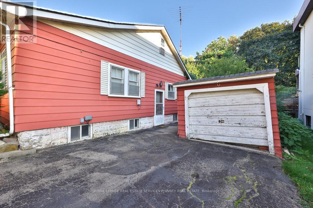 












945 BEECHWOOD AVENUE

,
Mississauga,




Ontario
L5G4E3

