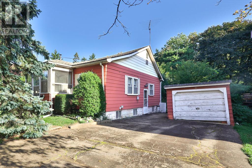 












945 BEECHWOOD AVENUE

,
Mississauga,




Ontario
L5G4E3

