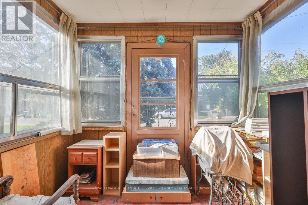 












945 BEECHWOOD AVENUE

,
Mississauga,




Ontario
L5G4E3

