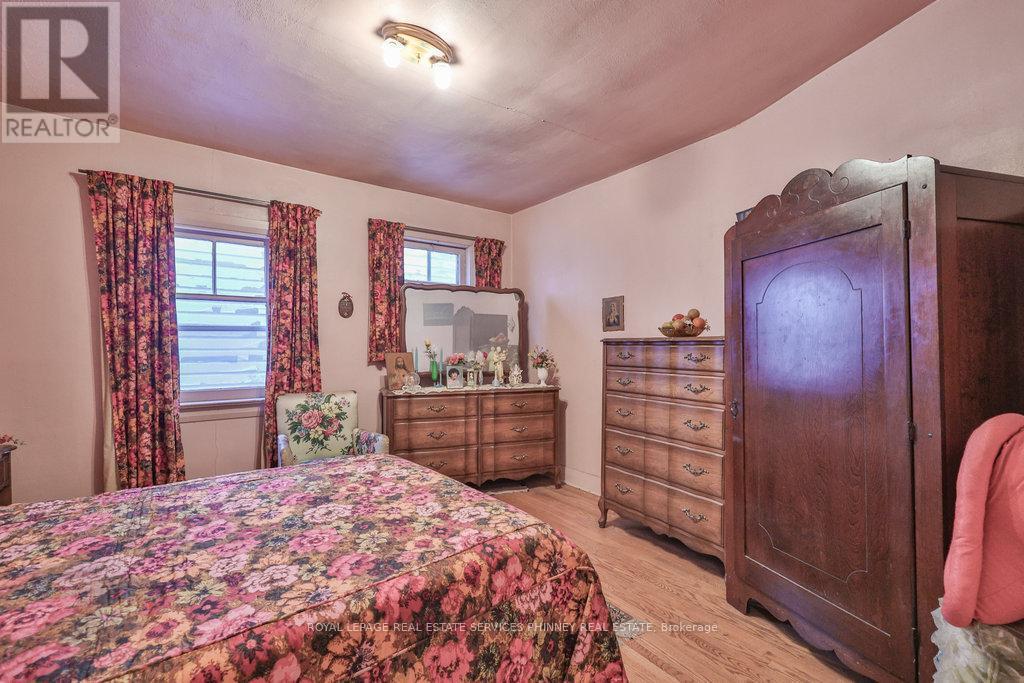 












945 BEECHWOOD AVENUE

,
Mississauga,




Ontario
L5G4E3

