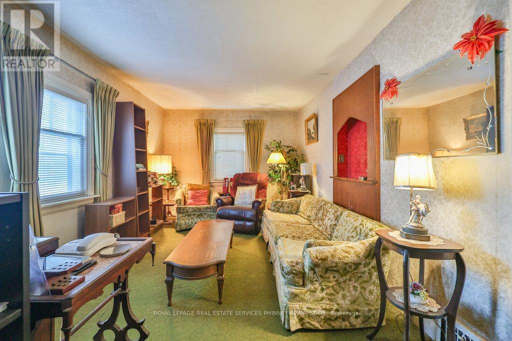 












945 BEECHWOOD AVENUE

,
Mississauga,




Ontario
L5G4E3

