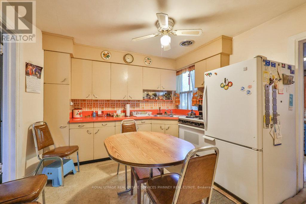 












945 BEECHWOOD AVENUE

,
Mississauga,




Ontario
L5G4E3

