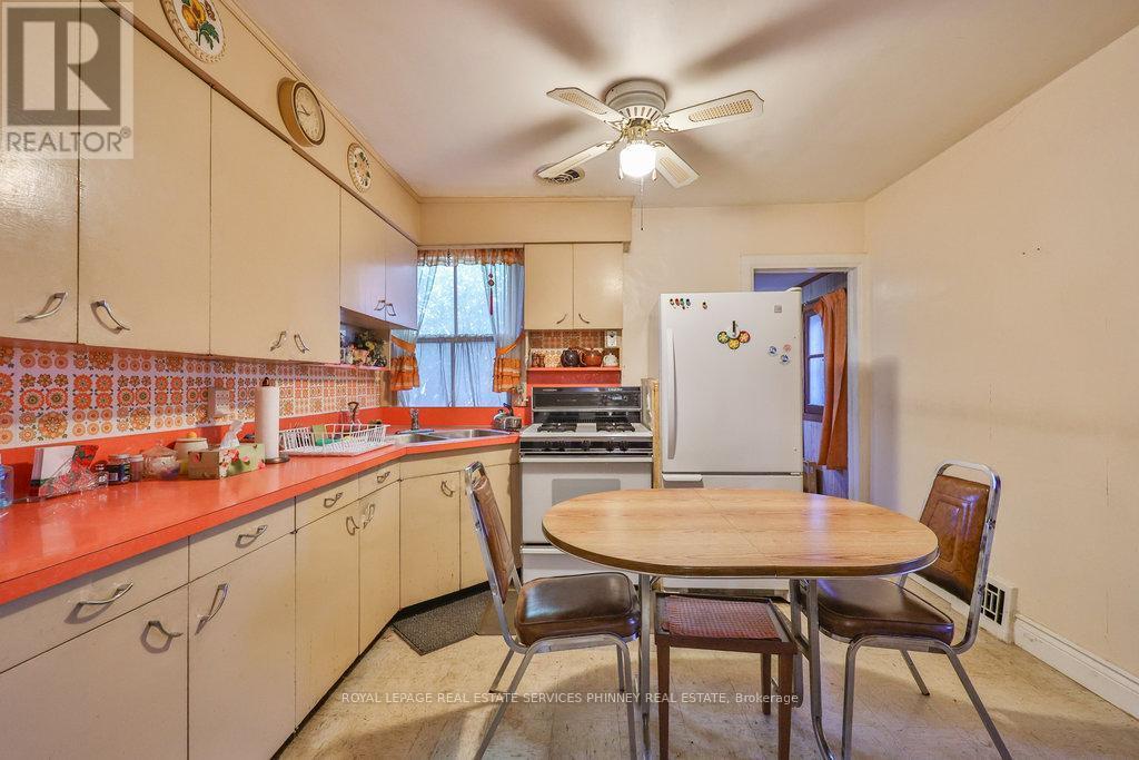 












945 BEECHWOOD AVENUE

,
Mississauga,




Ontario
L5G4E3

