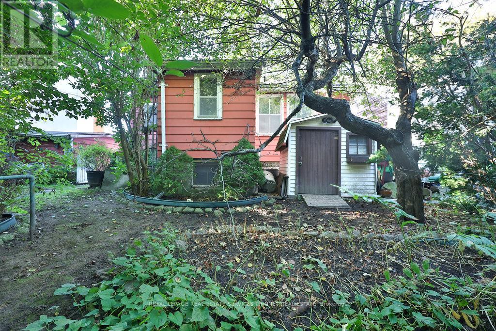 












945 BEECHWOOD AVENUE

,
Mississauga,




Ontario
L5G4E3

