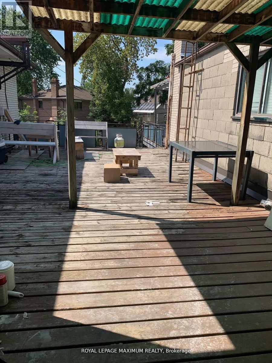 












827 ALBION ROAD

,
Toronto,




Ontario
M9V1H2

