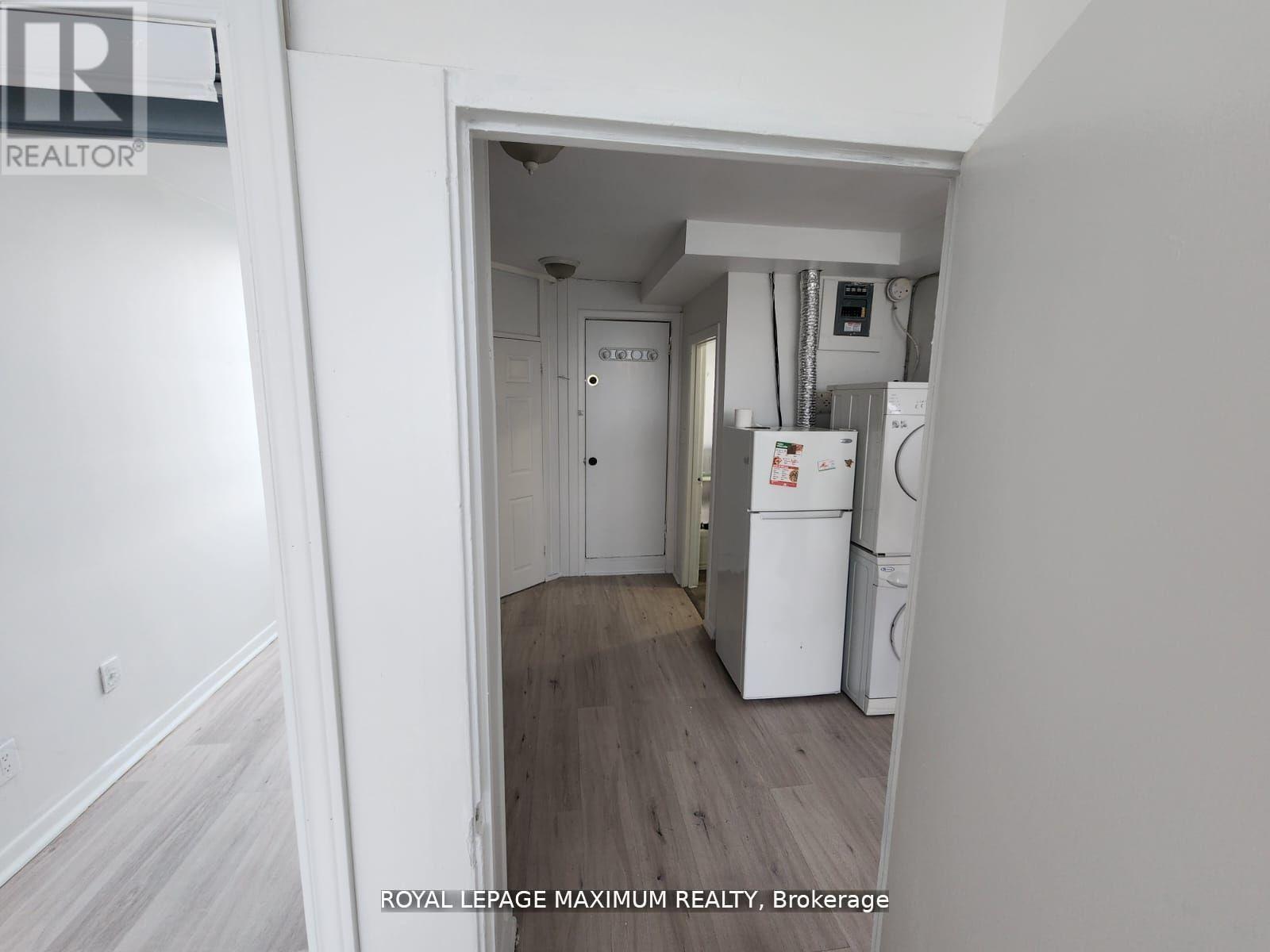 












827 ALBION ROAD

,
Toronto,




Ontario
M9V1H2

