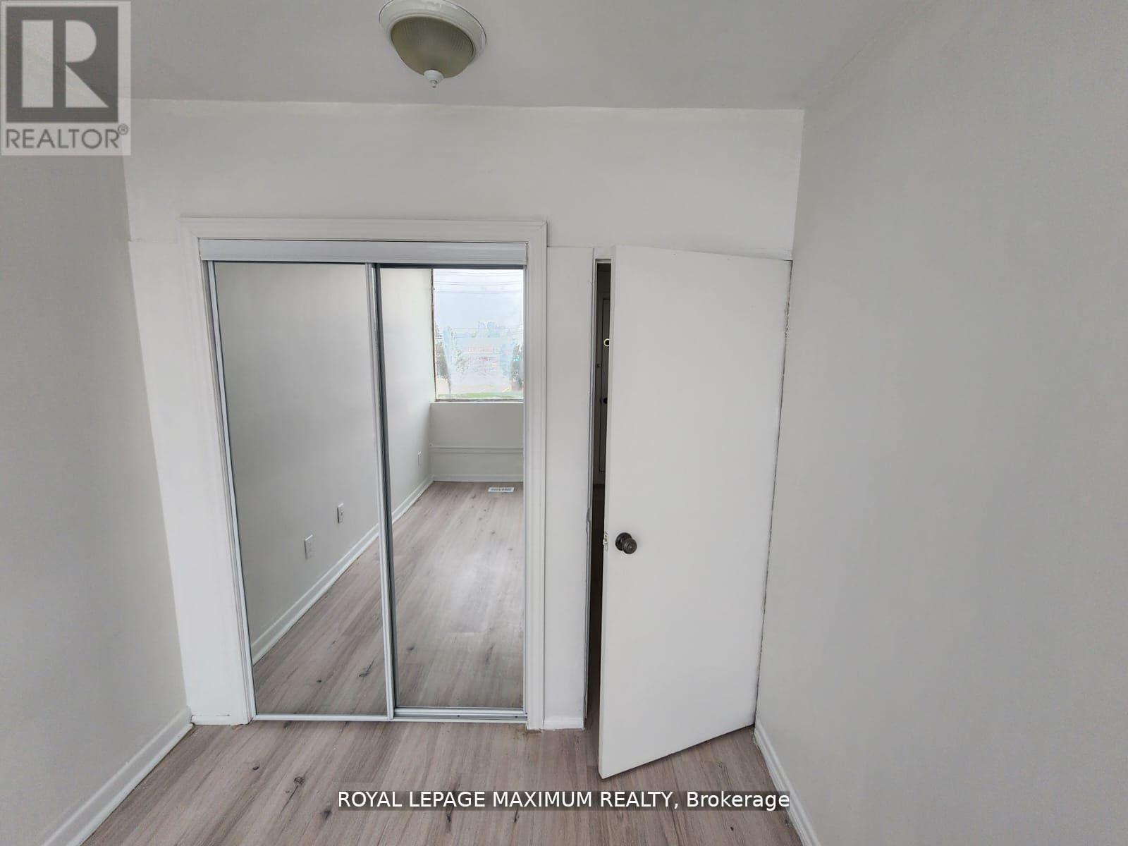












827 ALBION ROAD

,
Toronto,




Ontario
M9V1H2

