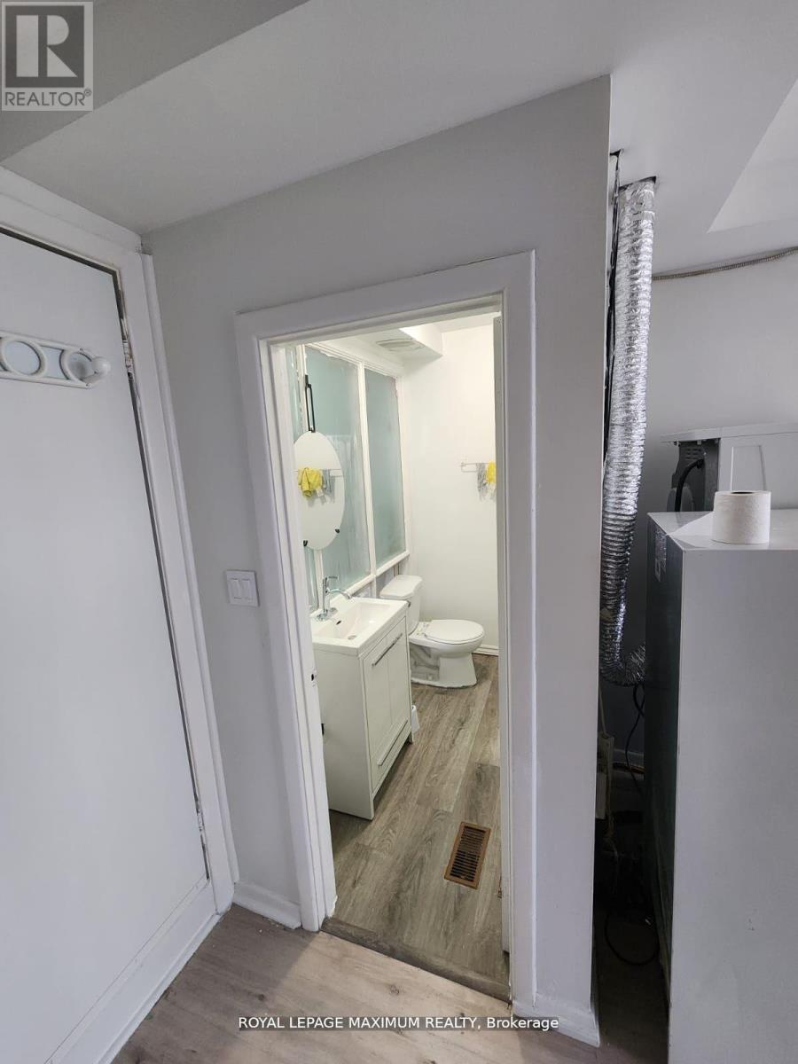 












827 ALBION ROAD

,
Toronto,




Ontario
M9V1H2

