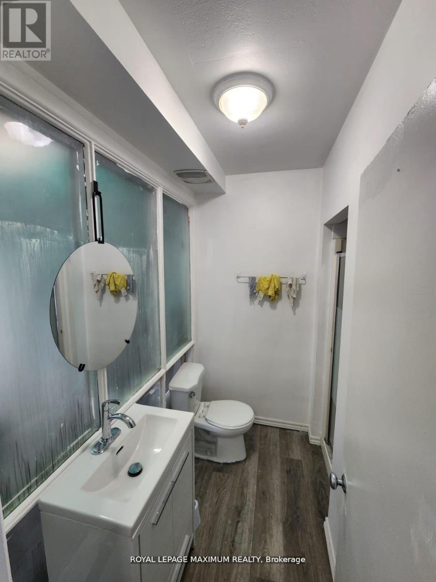 












827 ALBION ROAD

,
Toronto,




Ontario
M9V1H2

